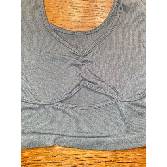 Green Short Sleeve Twist Front Crop Top - Picture 2 of 3